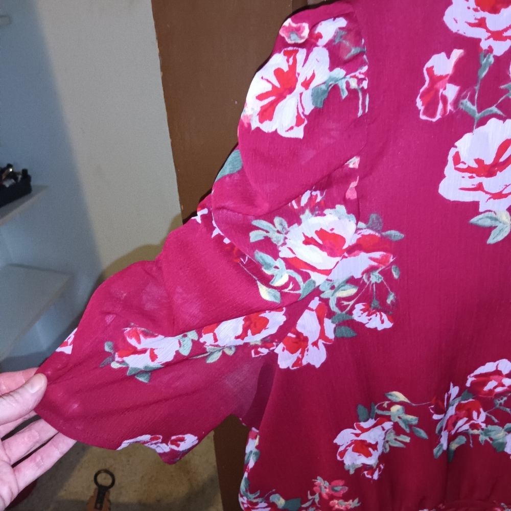 EUC Maurices Women's Burgundy Floral Mesh Ruched Sleeve Wrap Blouse 2X - Picture 3 of 9